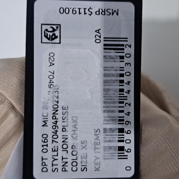 Gianni Bini Joni Plisse Elastic Waistband Coordinating Pants - Picture 14 of 14